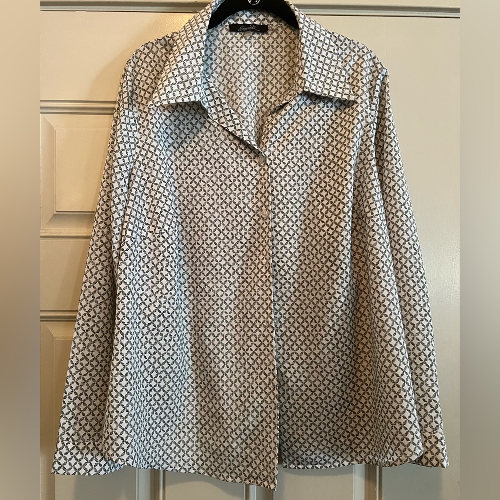 Essentials by Milano Green and White 1X blouse
